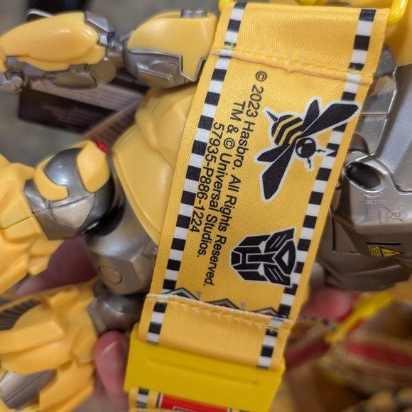 Authentic Bumblebee Popcorn Bucket Eyes Light Up Action Figure Universal Studios - Picture 3 of 6